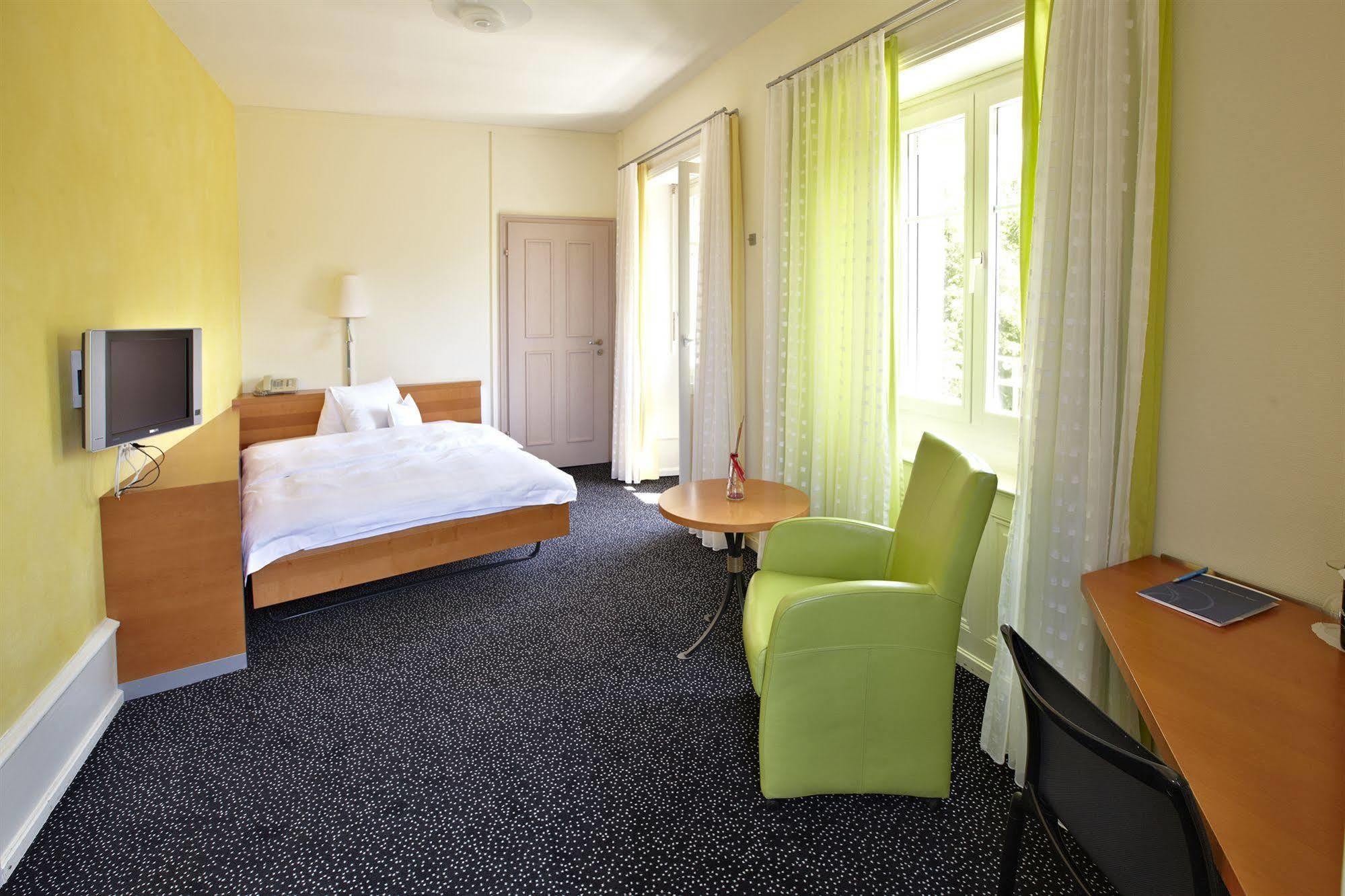 Hotel Schuetzen ไรน์เฟลเดน ภายนอก รูปภาพ